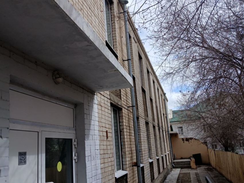 Руководитель Агинского Бурятского округа проверил ремонт библиотеки